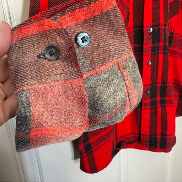 St Johns Bay Red Custom Bleach Christmas Red Truck Tree Long Sleeve flannel L - Picture 4 of 11